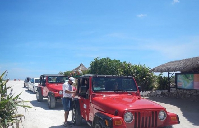 jeeps en la playa